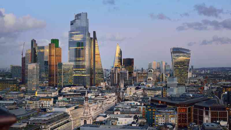 American law firm to close London office